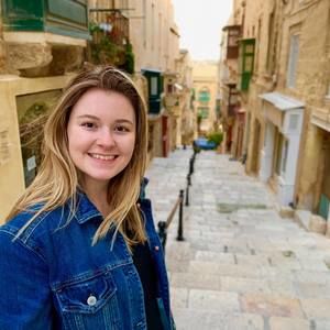 Meet your Posher, Elaine